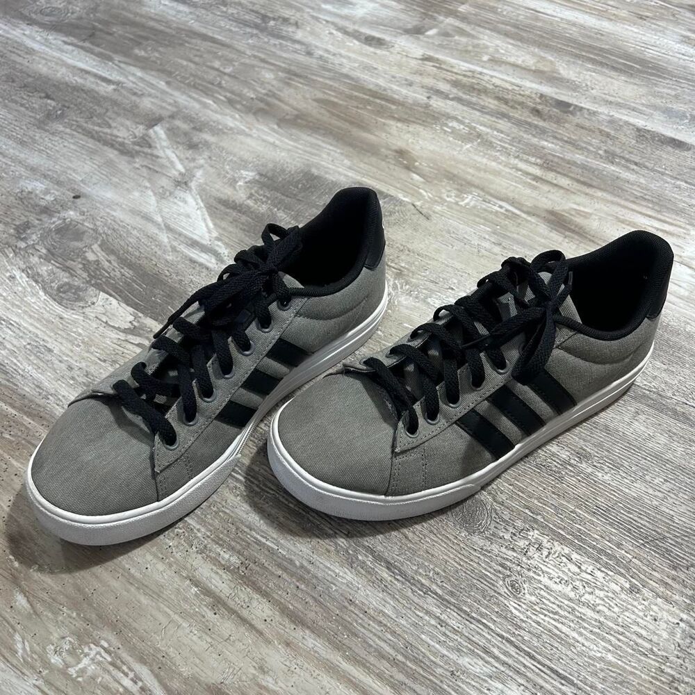 Adidas Men's Daily 2.0 low-top skater lifestyle sneakers